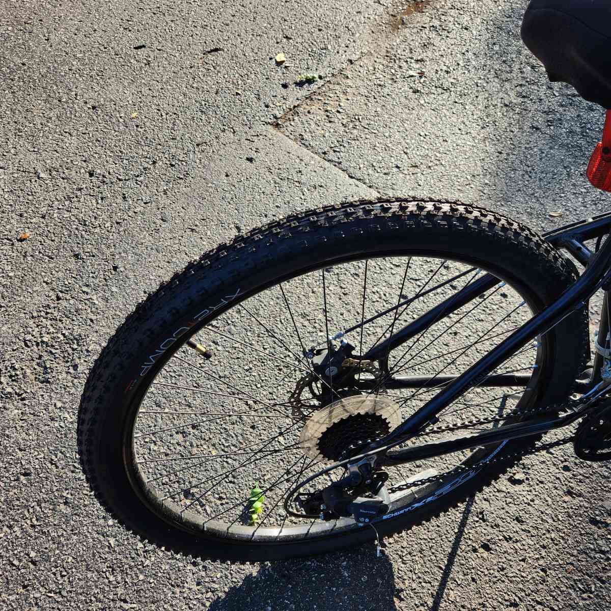 mi bike is everything is new the wheels is good