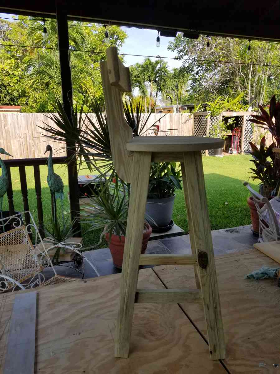 2 BANQUETAS DE MADERA