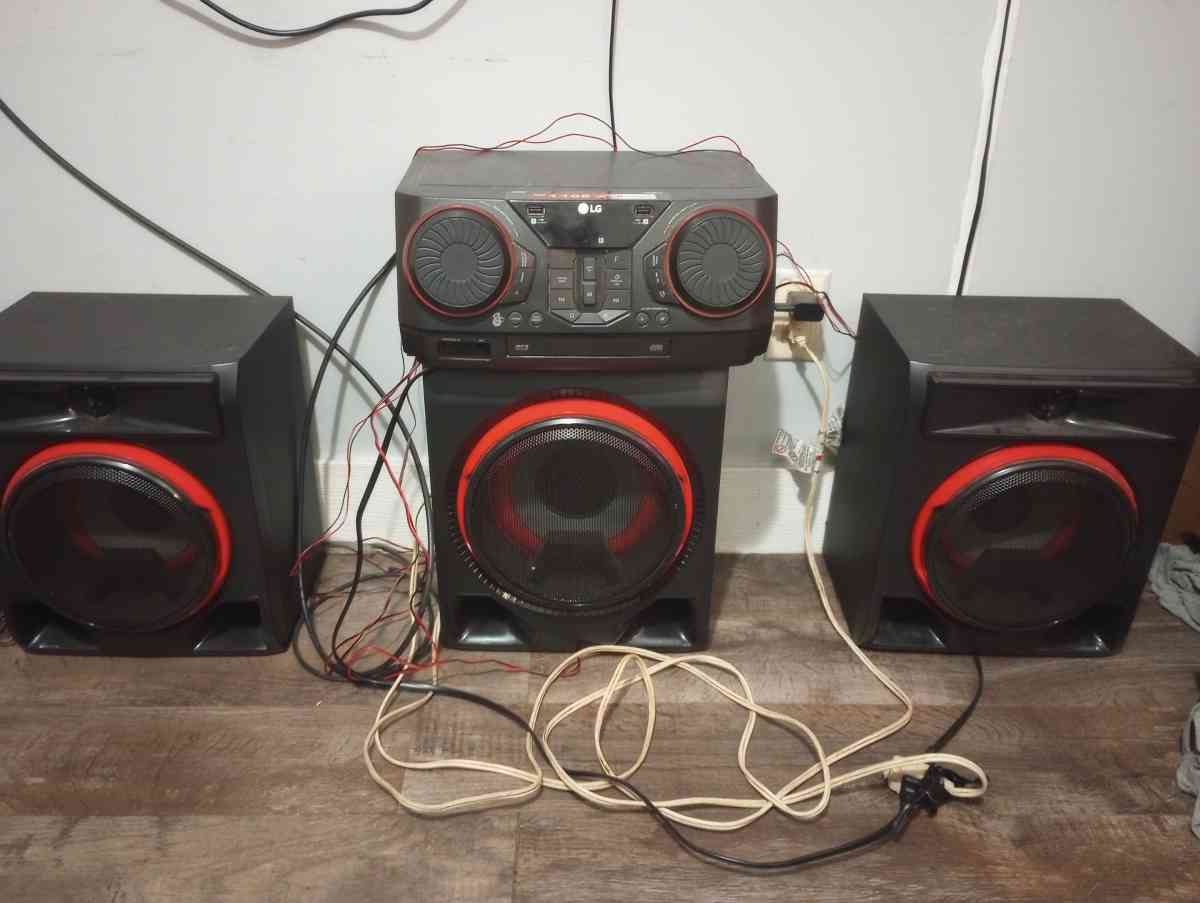 1100 wat Lg stereo system