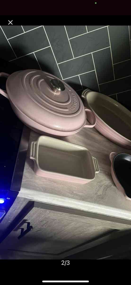 le crest pots brand new never use 4 pieces