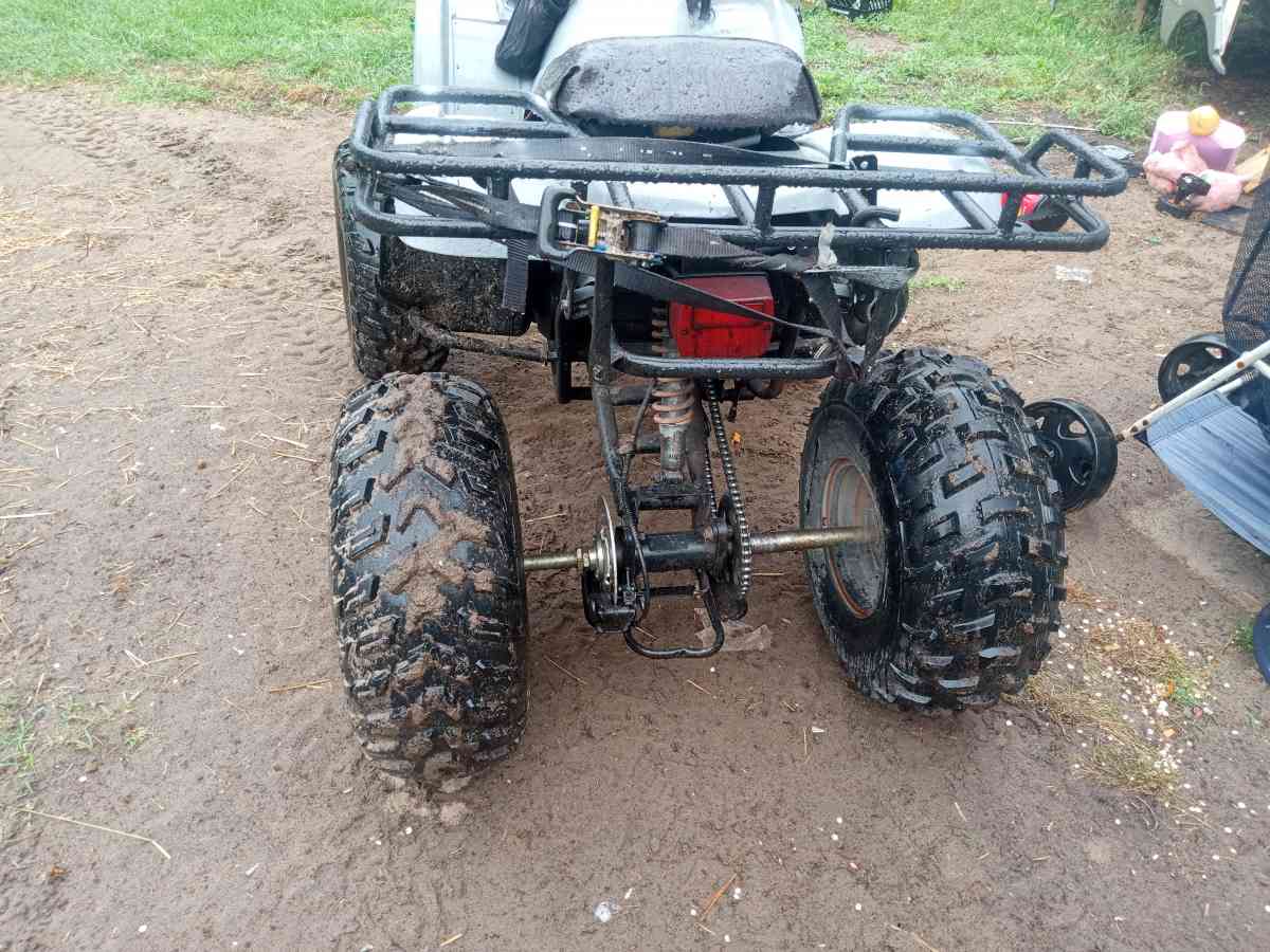 four wheeler a 300 nothing wrong with it runs great