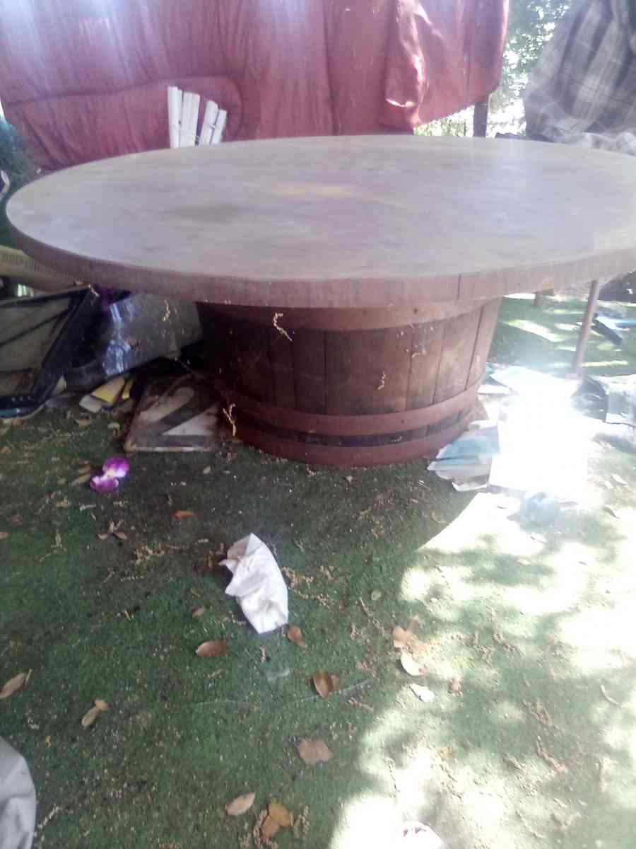 whiskey BARREL STYLE TABLE AND CHAIRS