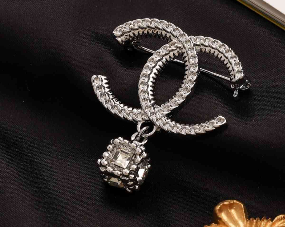 brooches pin cc