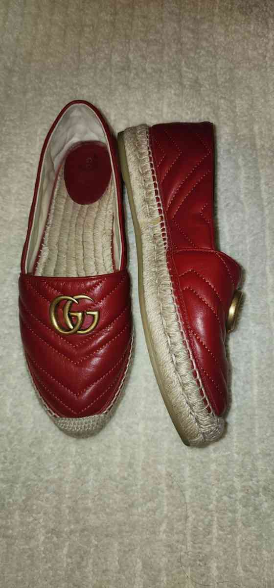 woman Gucci shoes size 10