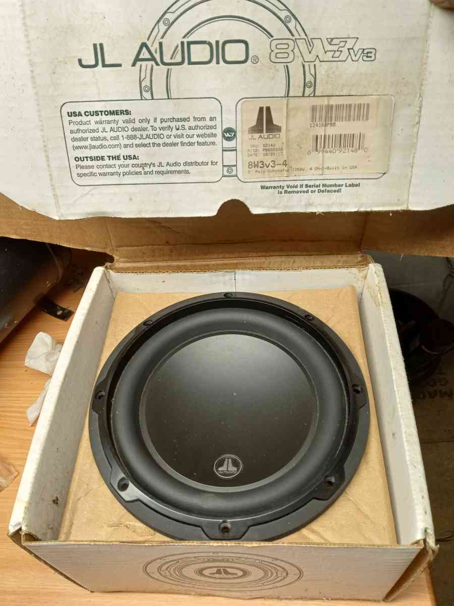 8 JL audio subwoofer 8W3v3 4
