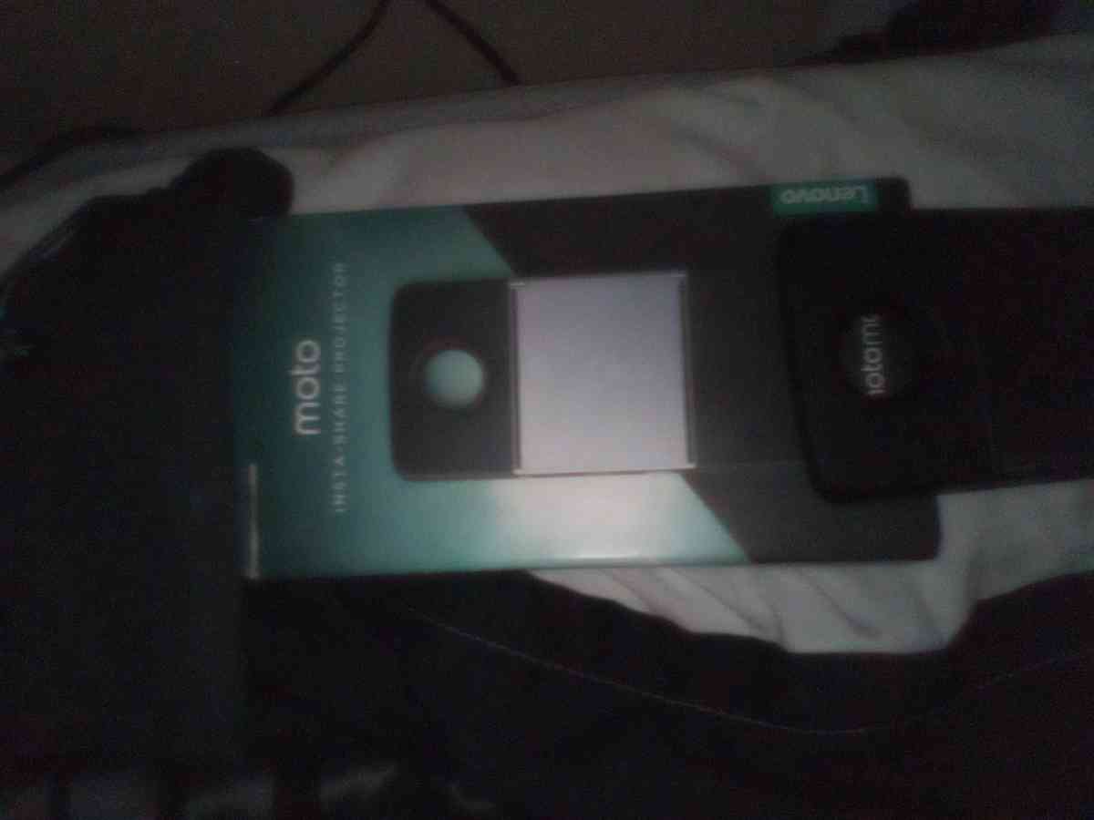 projector attchmt n camera 4 Motorola phone