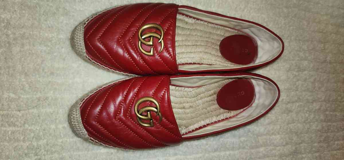 woman Gucci shoes size 10