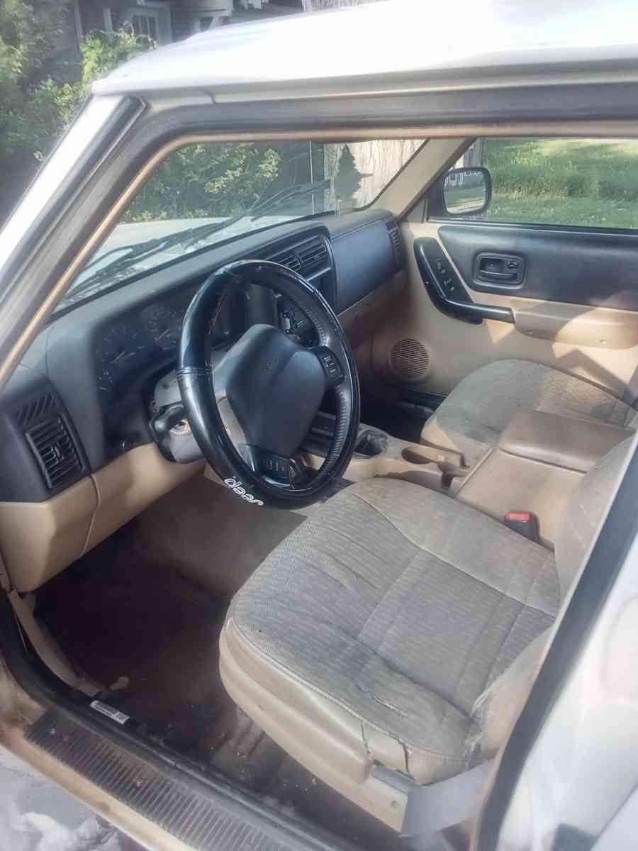 2000 jeep Cherokee sport