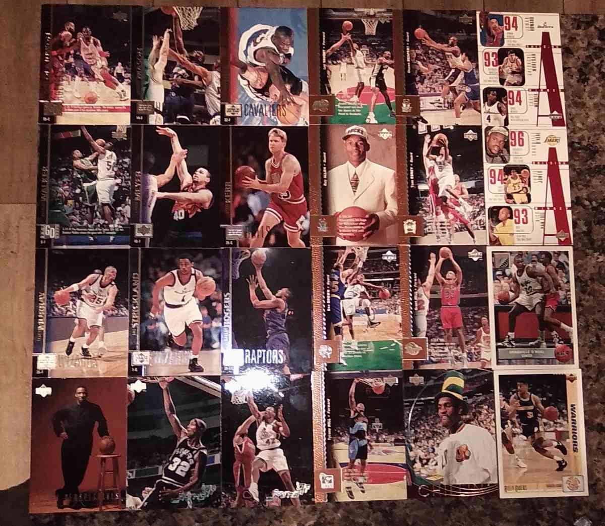 lot of 24 basketball cards