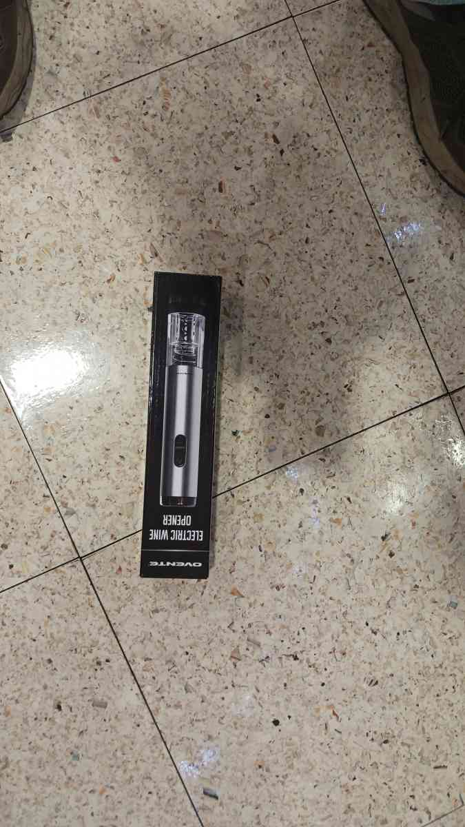 Electronic wine opener