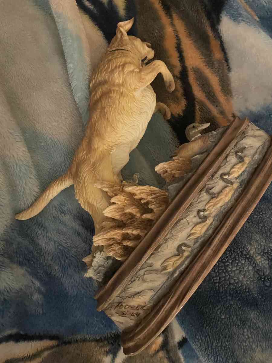 golden retriever figurine