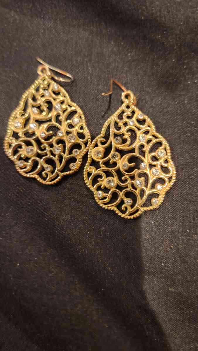 Faux diamonds and faux Gold earings