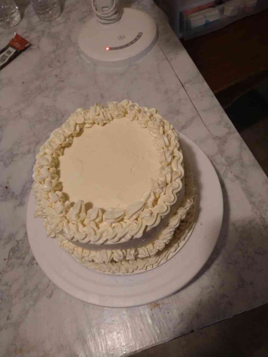 vanilla cake with white buttercream frosting