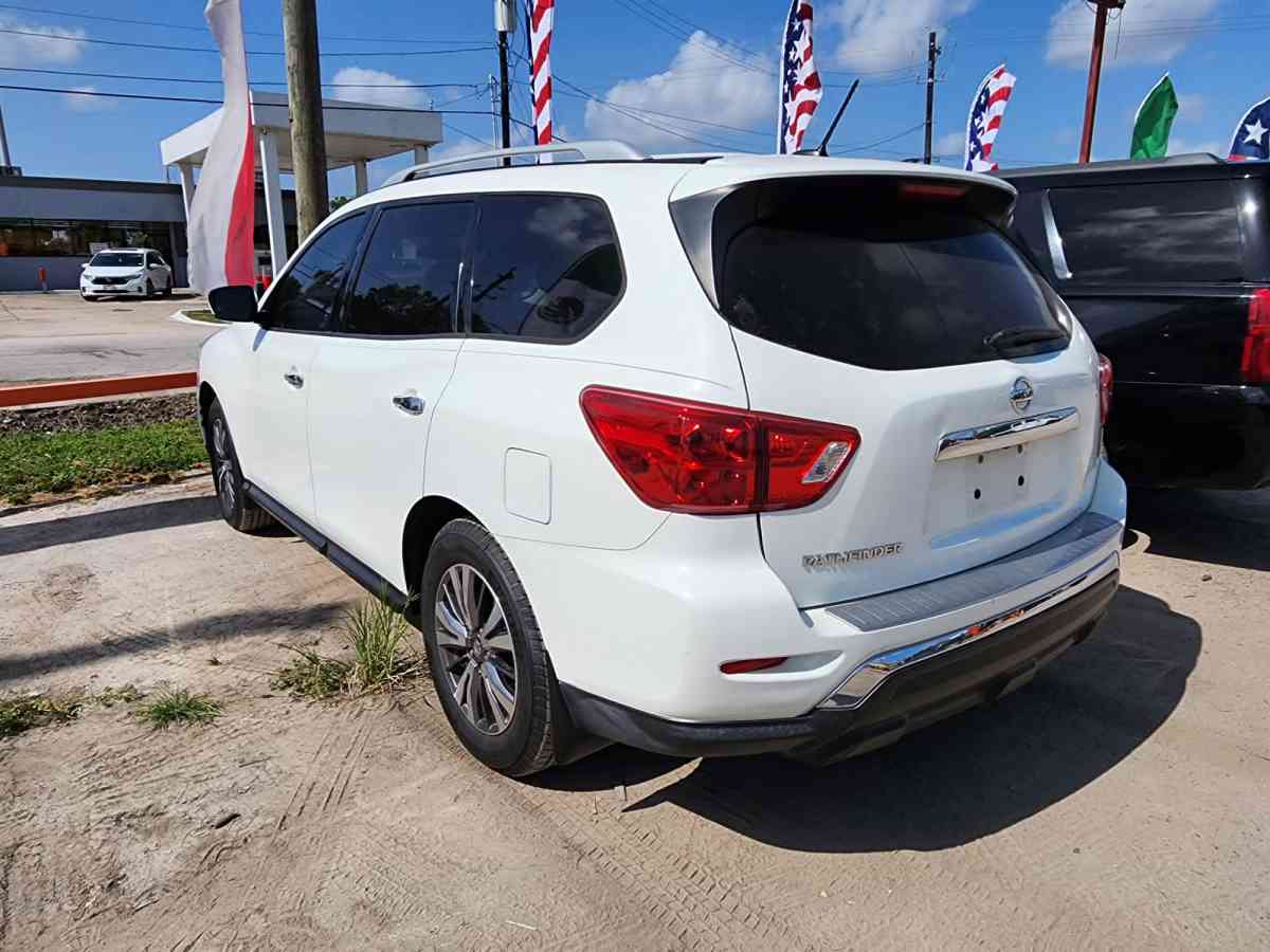 98k Nissan Pathfinder V6 2018