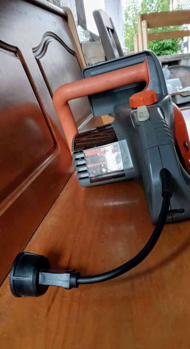 16in Remington electric chainsaw