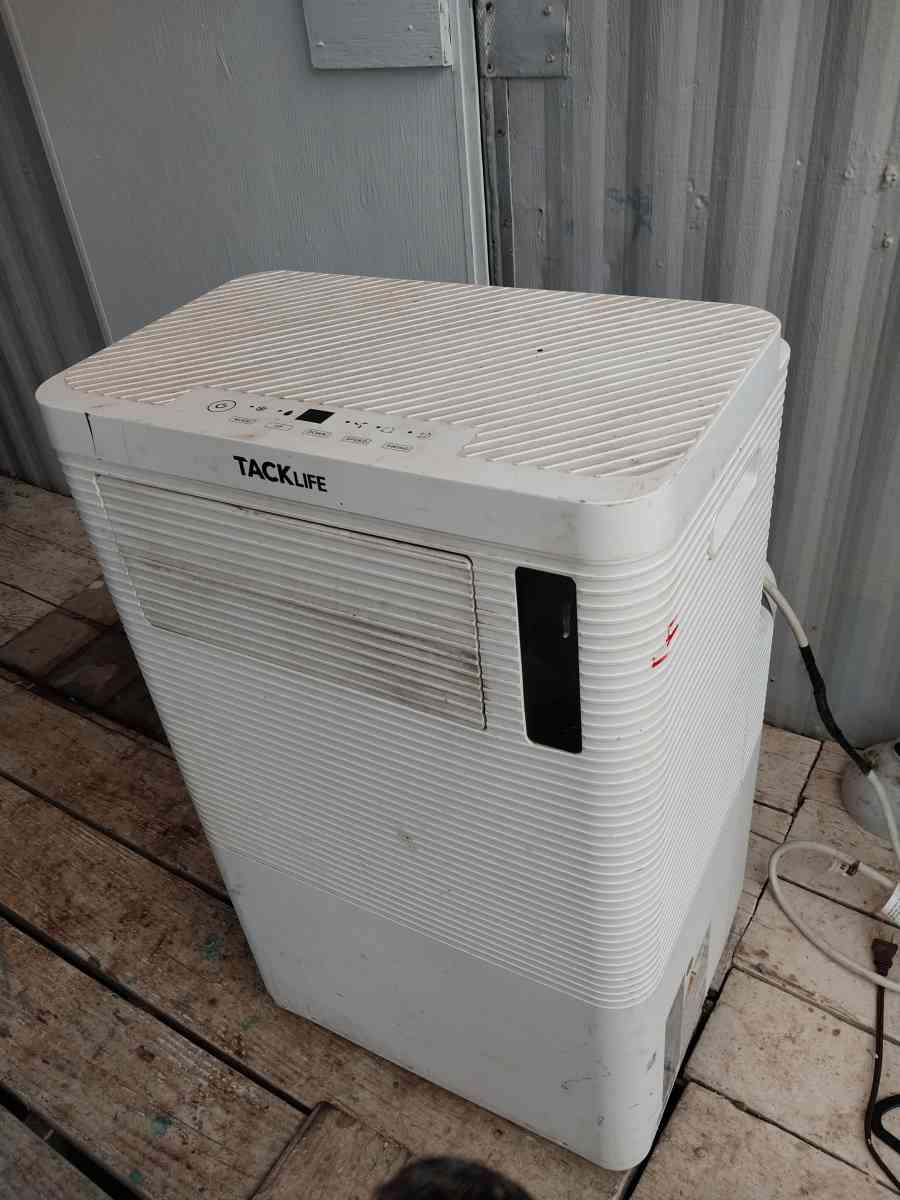 TACKlife portable AC