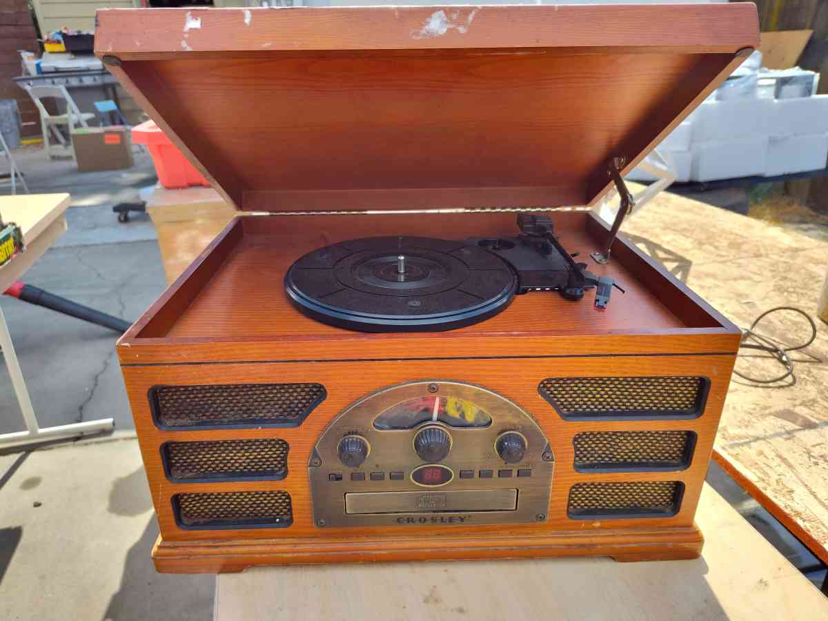 a record player and a AMFM