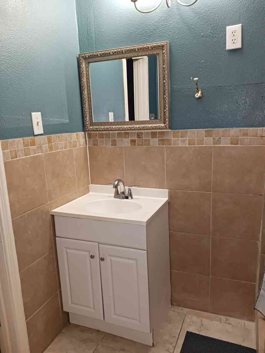 Room 200 weekly cuarto 200 a la semana