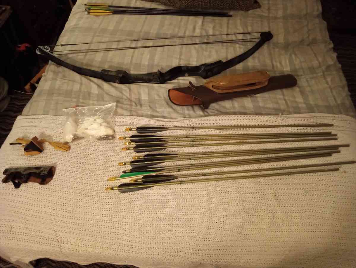 Fred Bear Signature Jennings Bow with 9 Arrows and Tips
