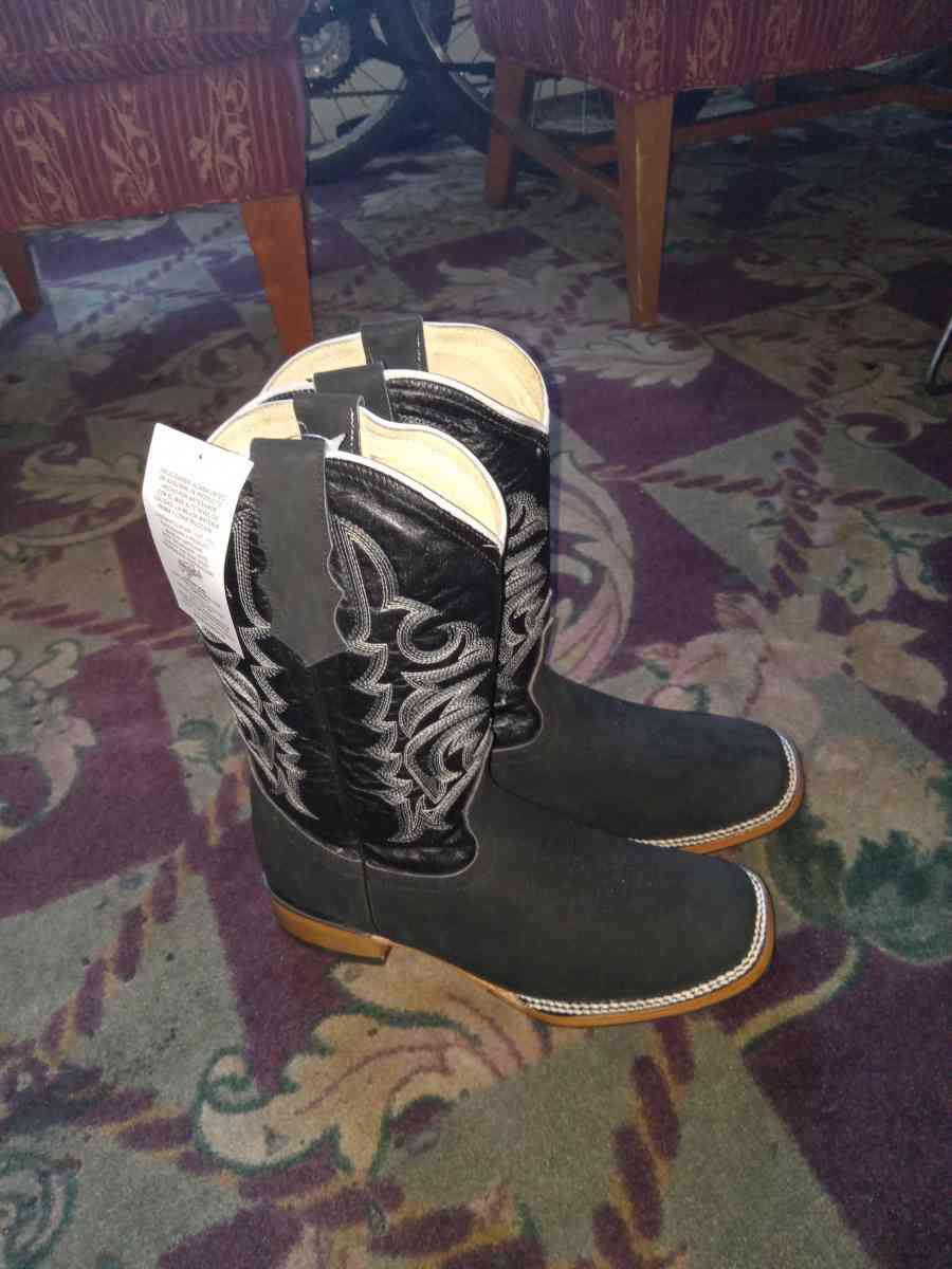 I am offering some mens boots at a good price 200 and it is
