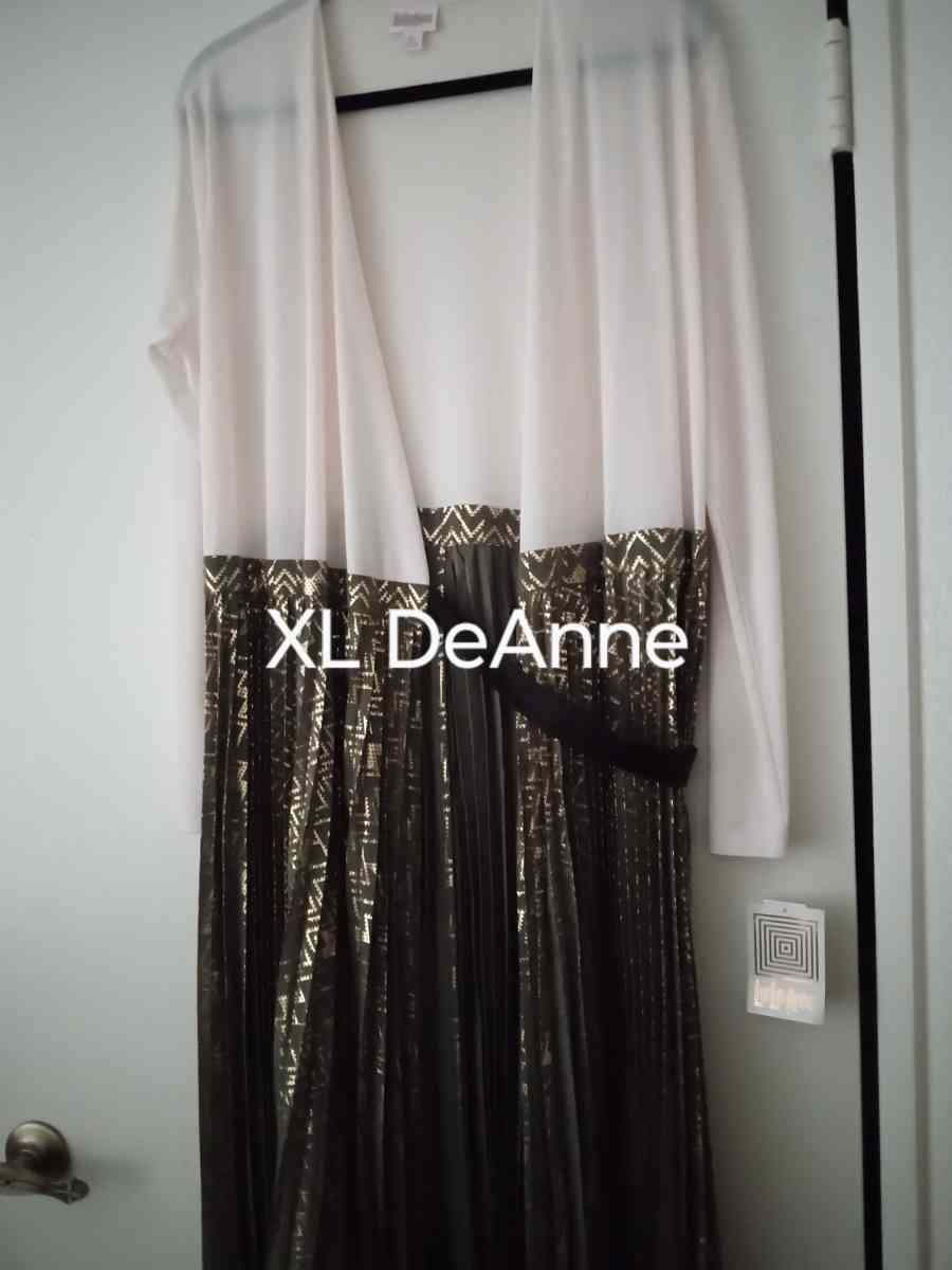 NWT LuLaRoe XL  DeAnne Dress for 50 Its Retails for 140 - Hemet, California - FleaMarketBay