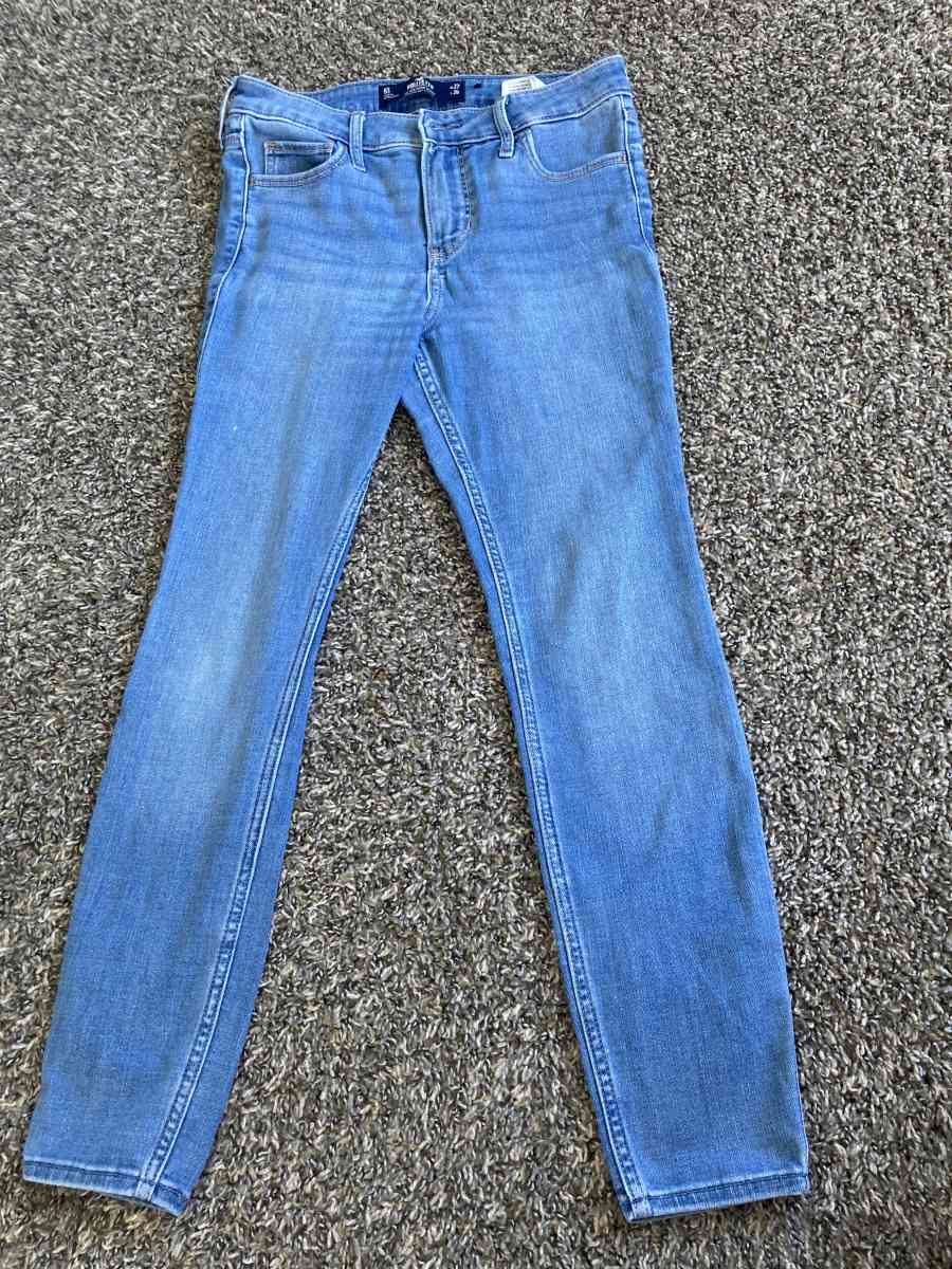 Hollister Mid Rise Super Skinny Size 5s