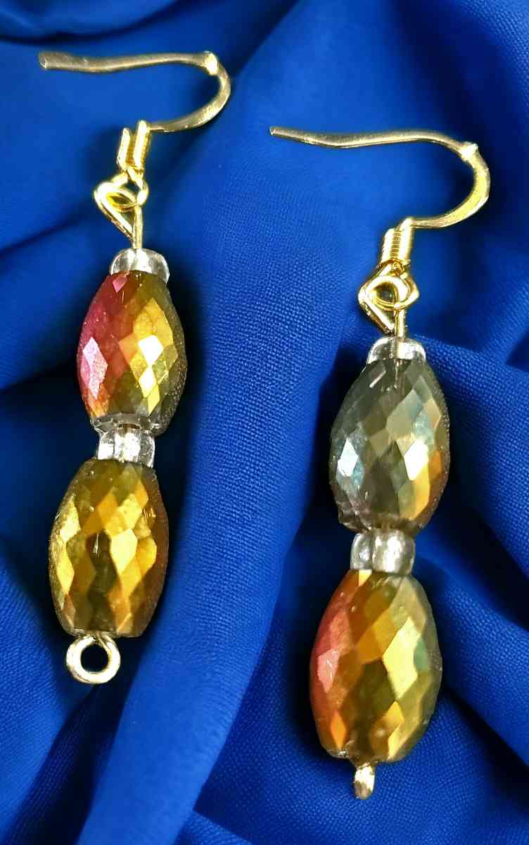 Glass Bead Irredescent Necklace and Earring Set