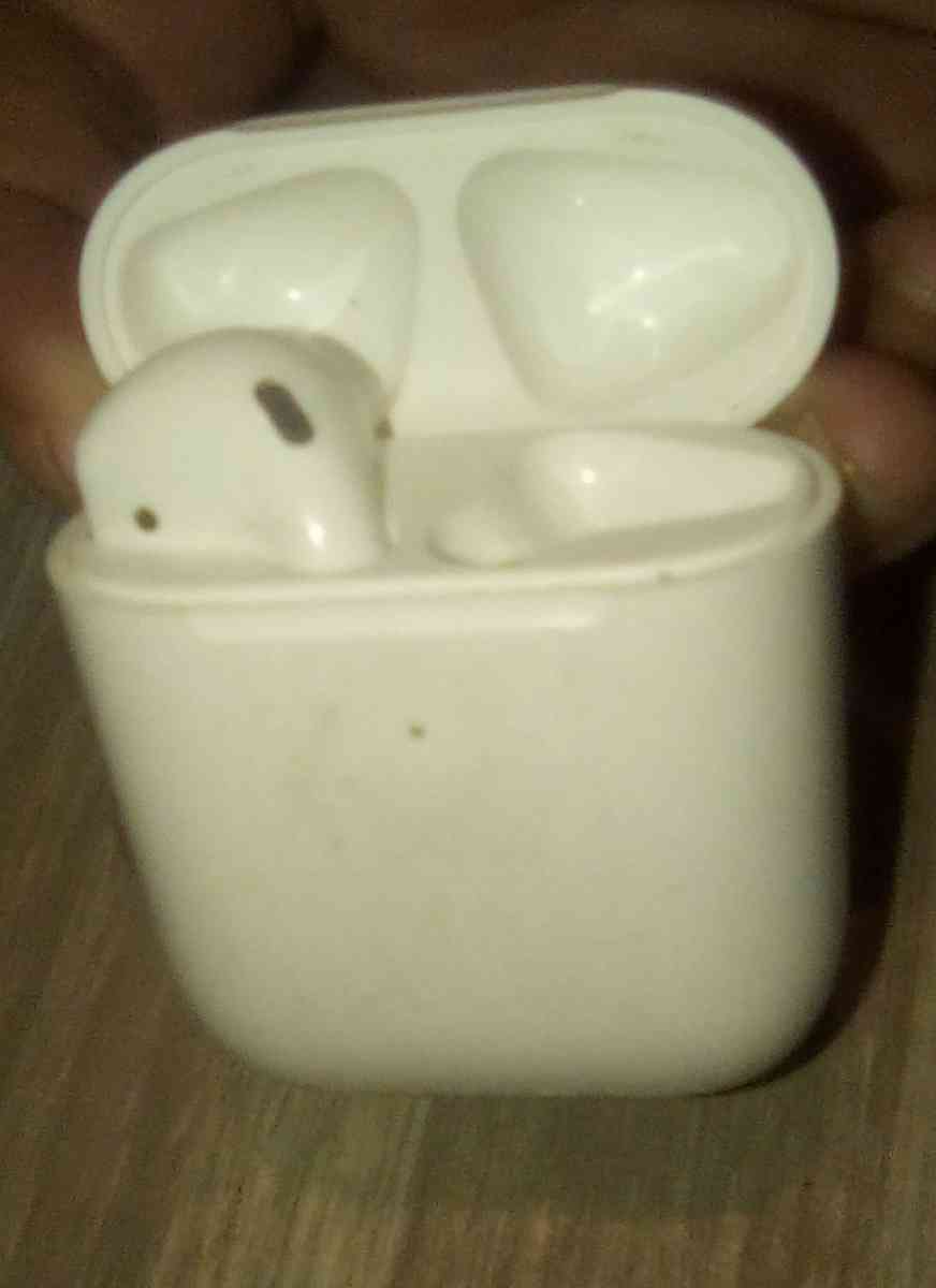 apple airpods 1st gen missing the right earbud