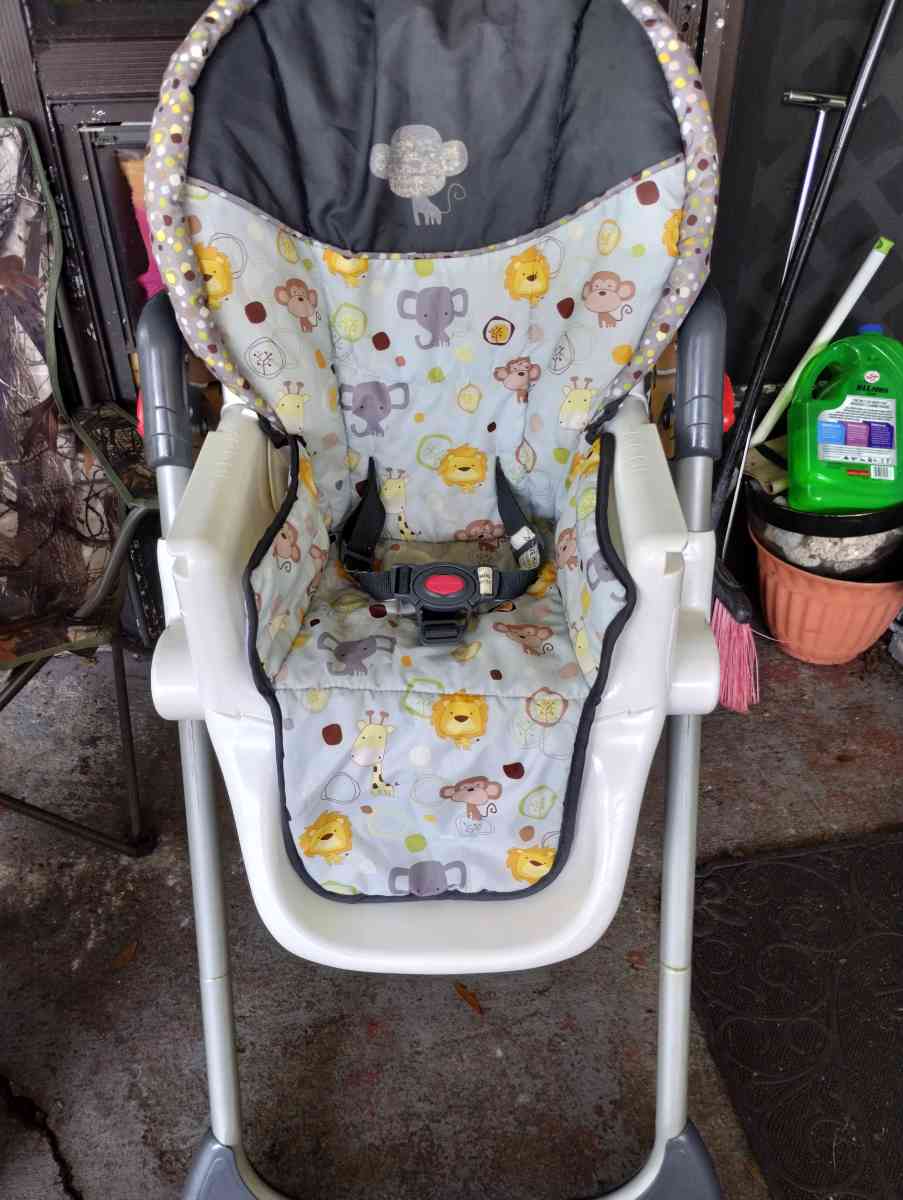 playpen and highchair