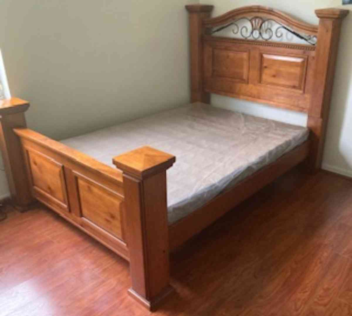 Queen Size Wood Bedframe with Posts