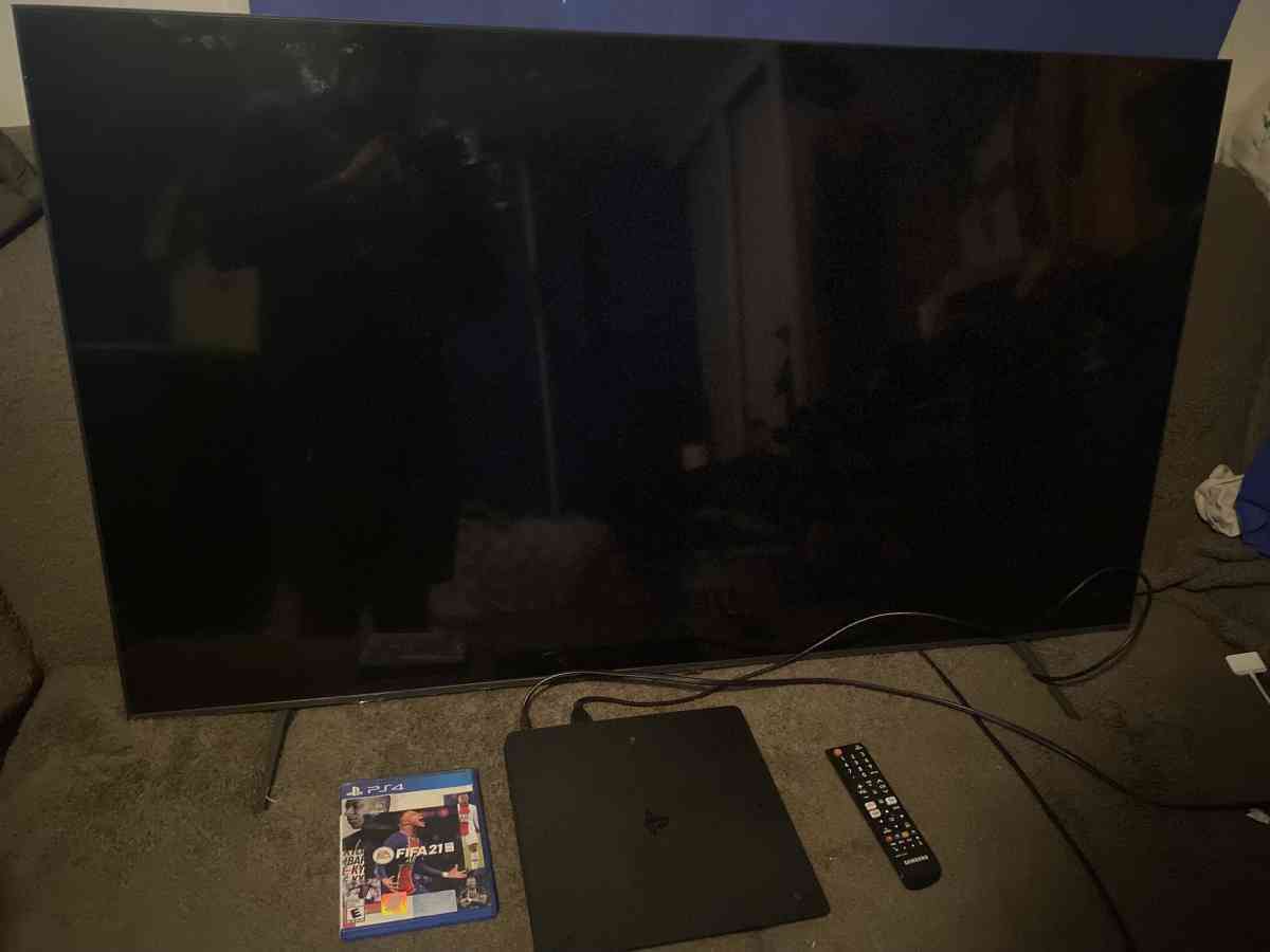 Samsung tv 55 inch and a ps4