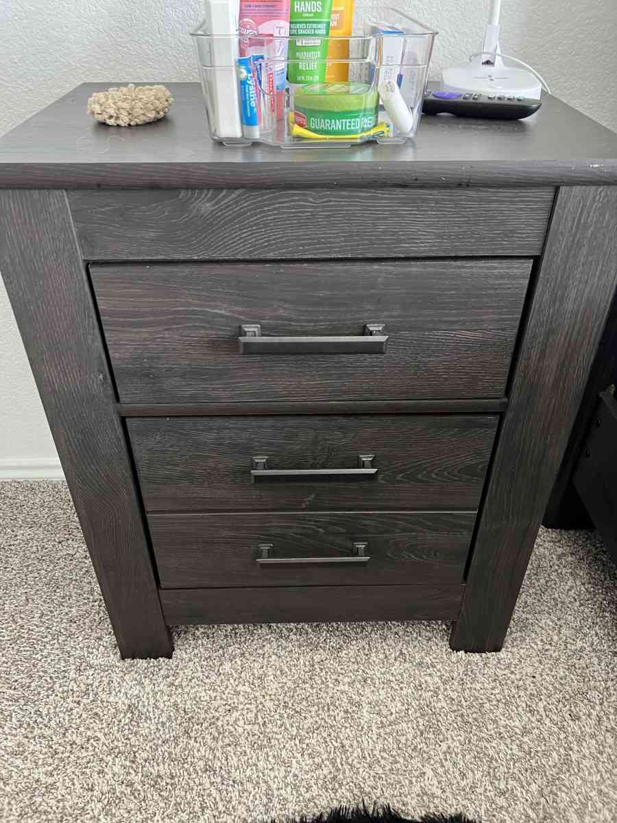 BROWN QUEEN BEDROOM SET