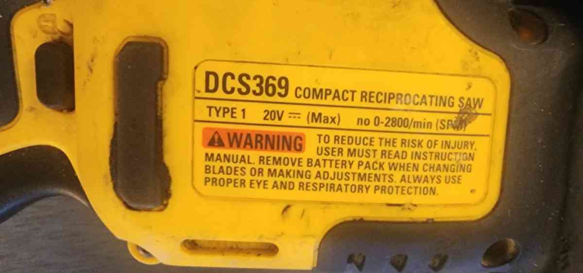 Dewalt reciprocating saw dcs369 w battery and charger