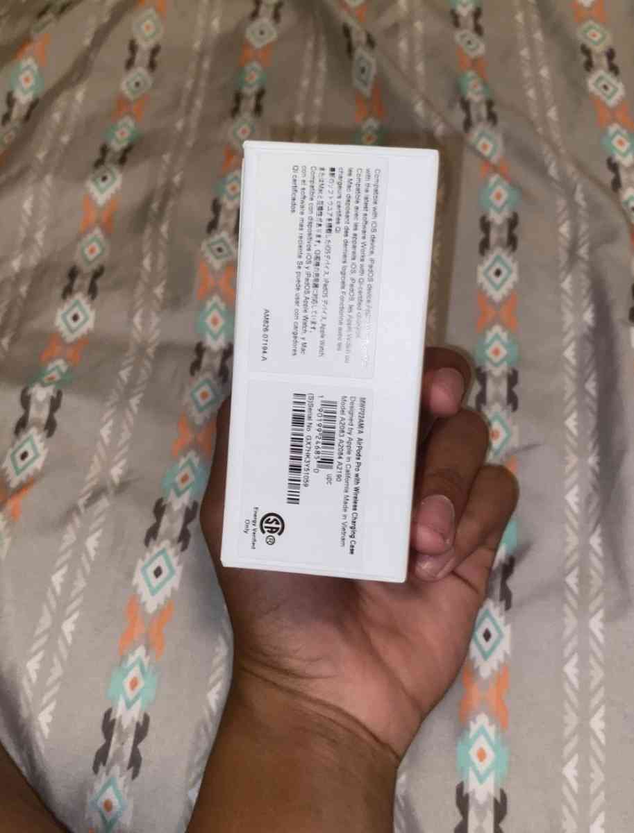 Apple AirPods Pro Charging Case Included And charger include