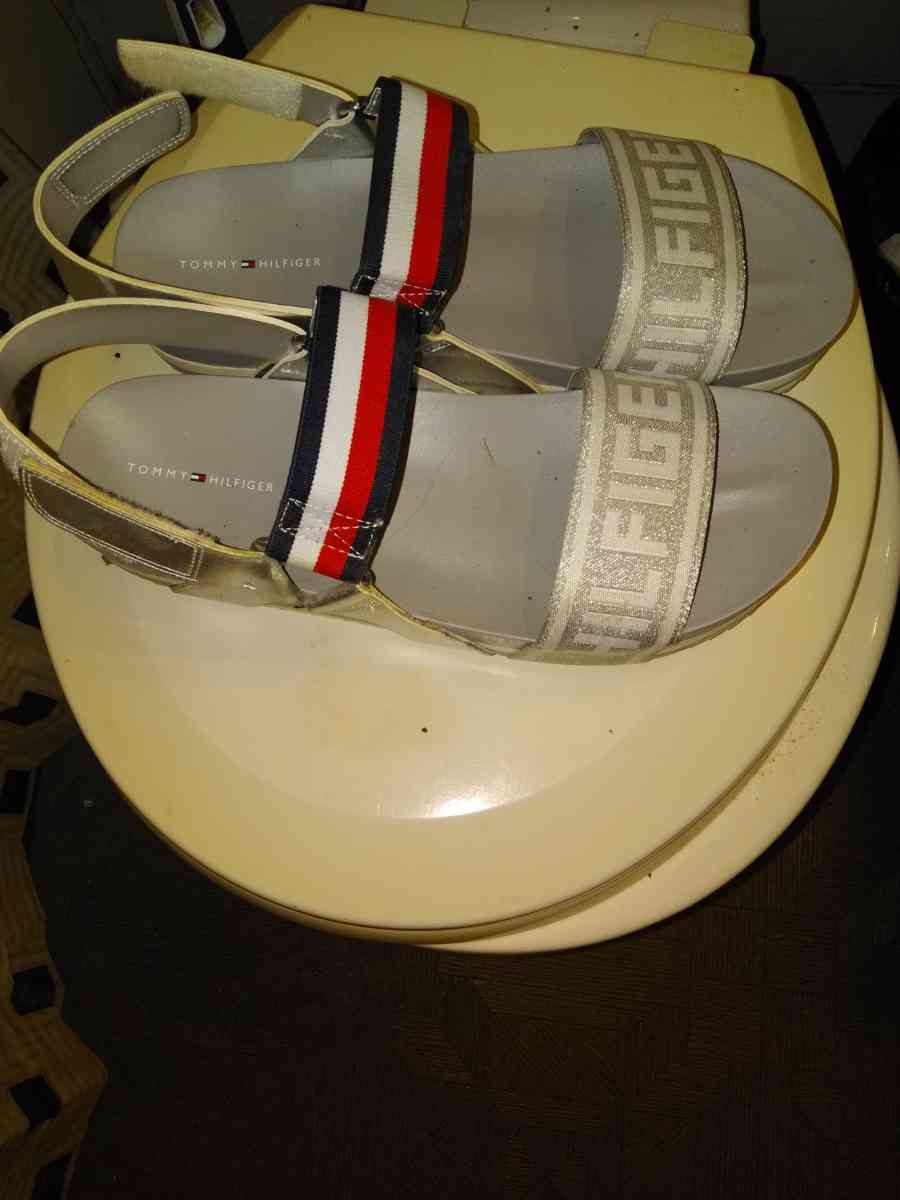 juniors or womens size ten like new tommy Hilfiger