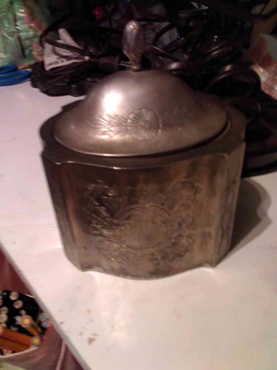 vintage tea caddy or jewelry holder