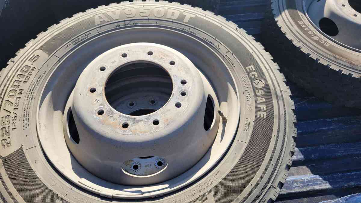 225 70R 19 5 F450 OEM wheels and good tires