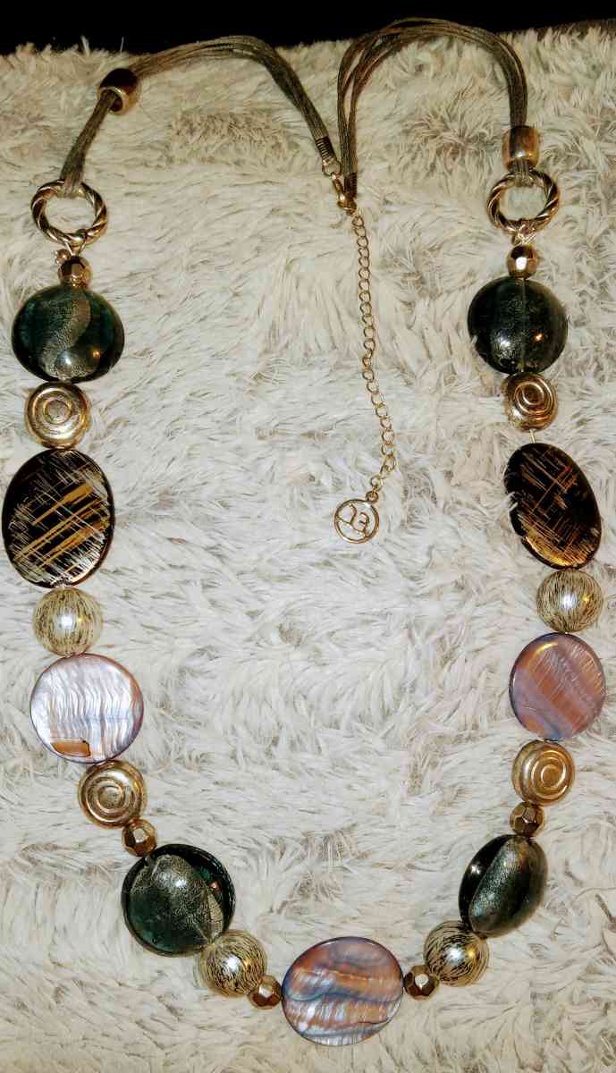 NECKLACE SET ill match bracelet with 2 pair earring