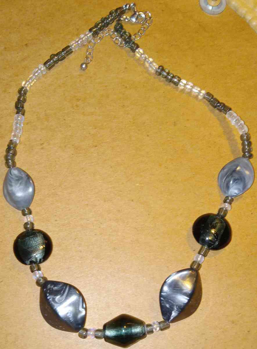NECKLACE SET ill match bracelet with 2 pair earring