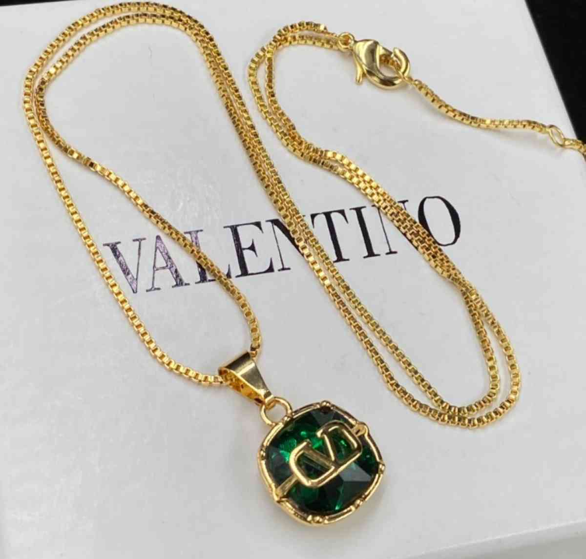 Valentino set fine jewelry