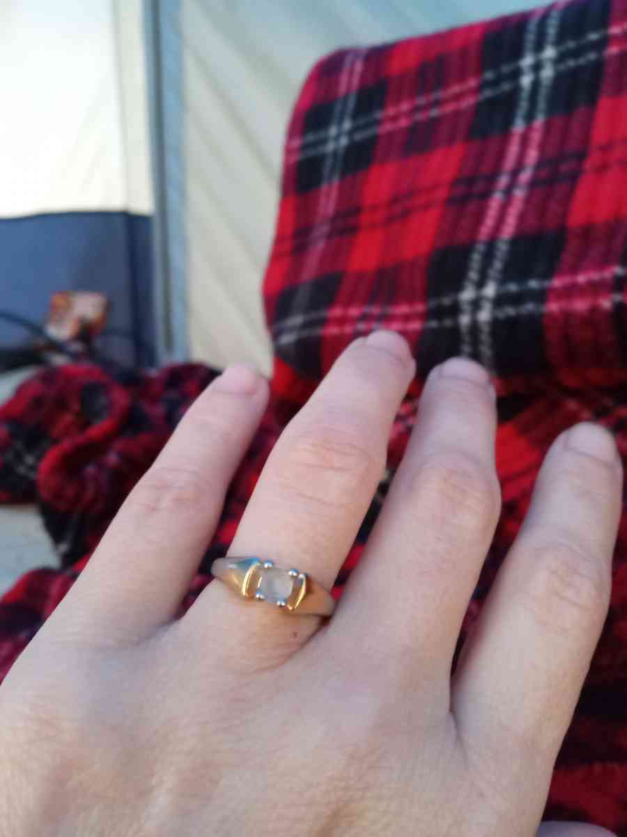 18 karat gold engagement ring size 7