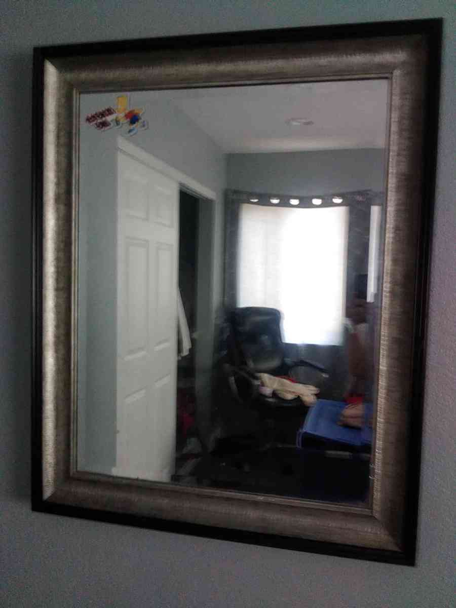 its a beautiful mirror its well taking care of I no longe it