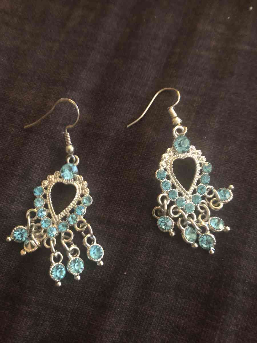 pretty blue earrings
