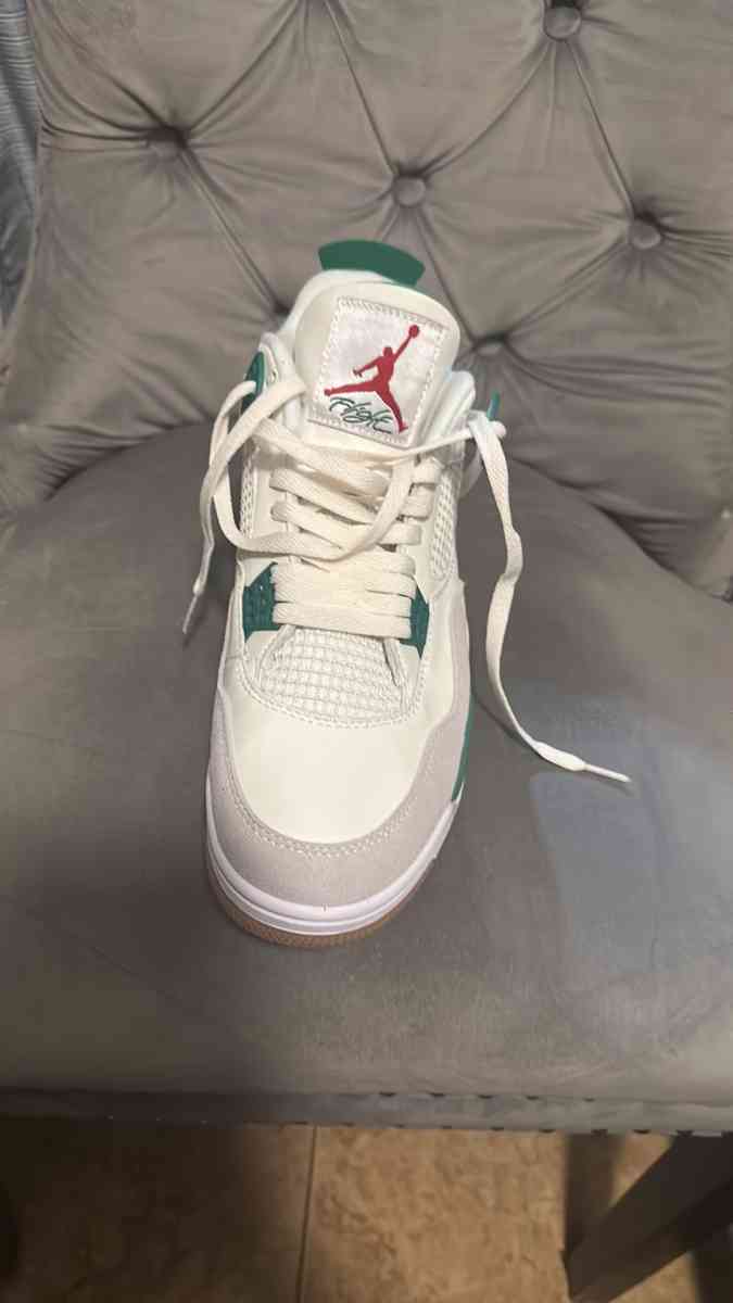 air Jordan 4s pine green
