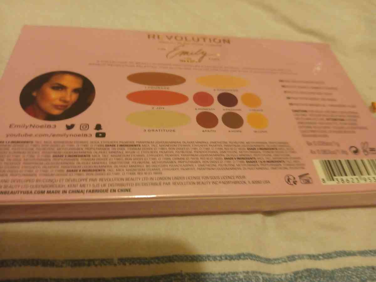 eyeshadow palettes full size four five of them