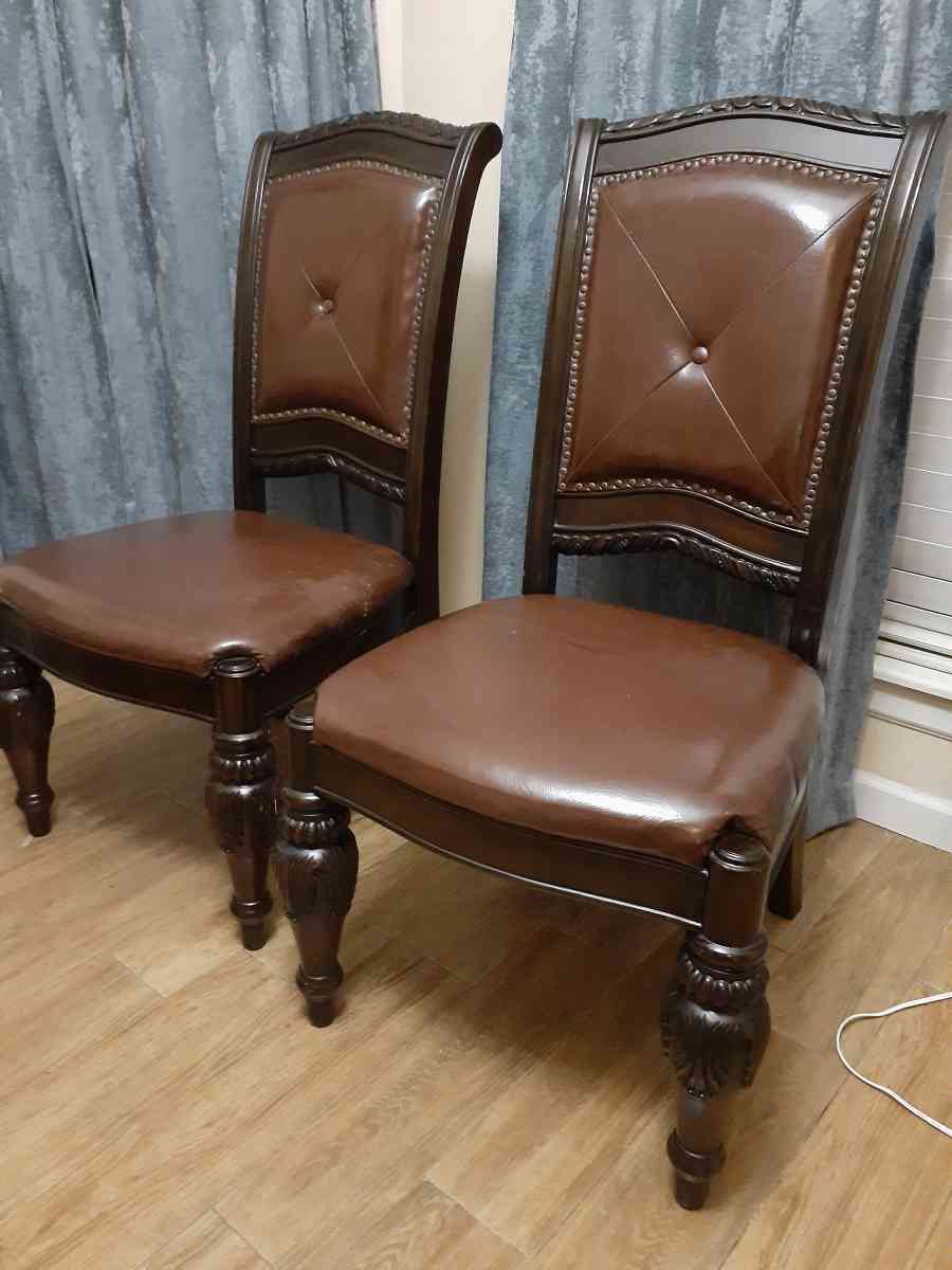 Antoinette Formal Dining room chairs 5 in all one with arms
