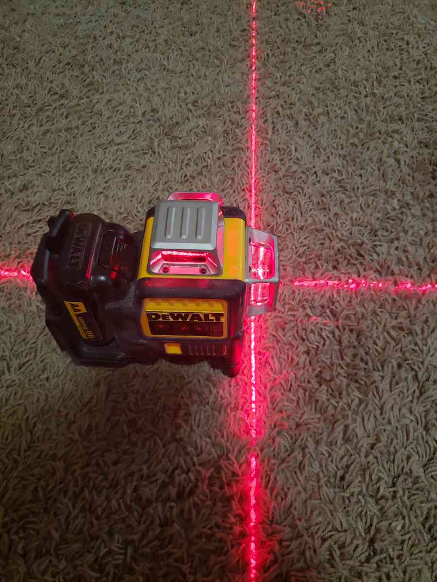 3 line Dewalt laser