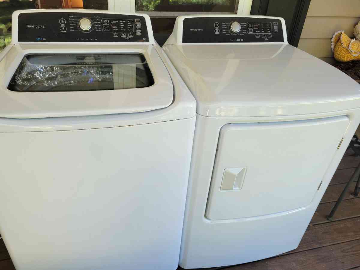 6yr old Frigidaire Washer and Dryer in very good shape