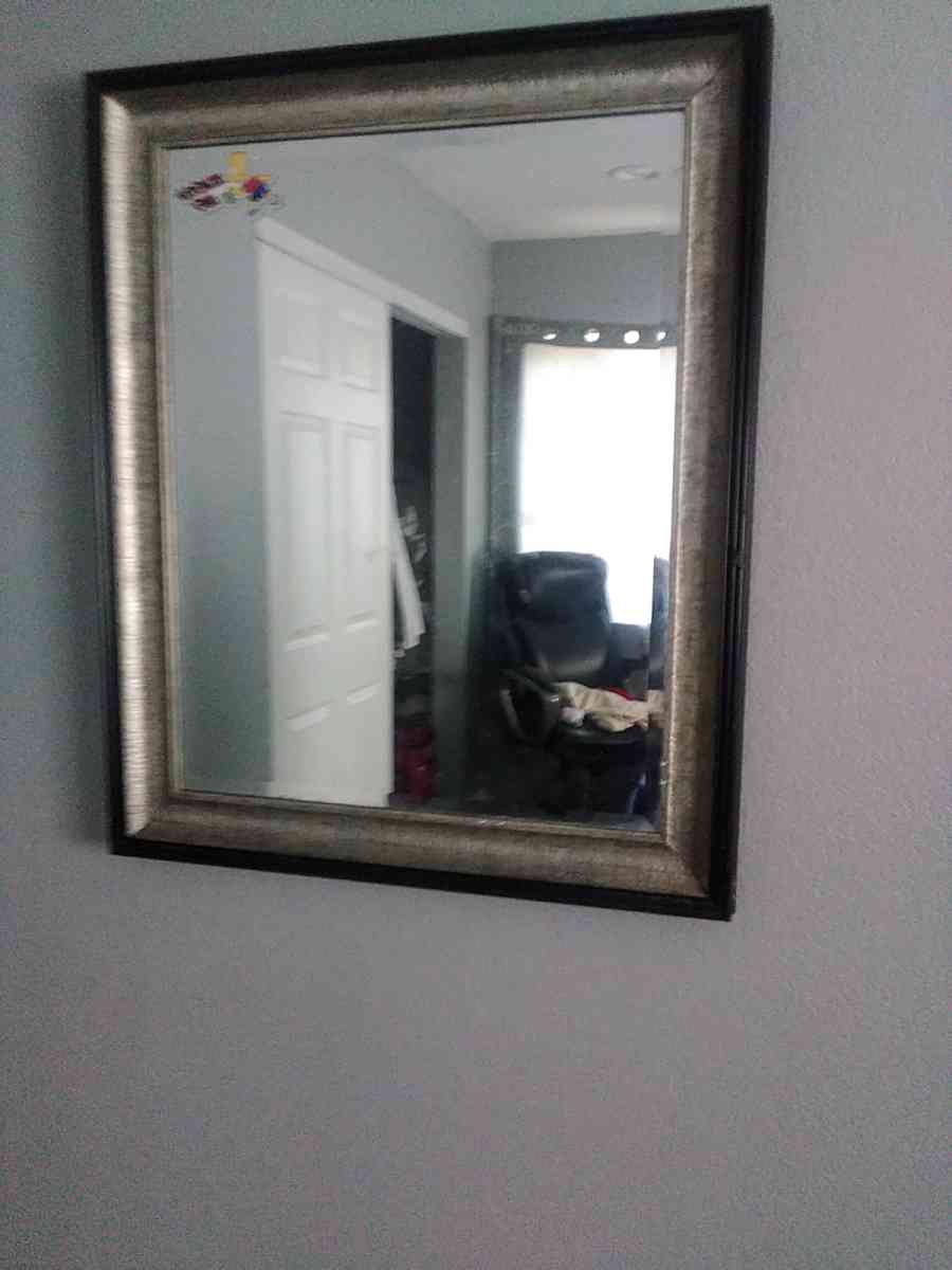 its a beautiful mirror its well taking care of I no longe it
