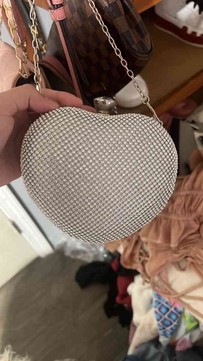 cute diamond heart clutch